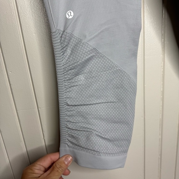 Lululemon Awakening Crop leggings Taryn Toomey 17". Sz 4. Gray. Ruched leg. - Picture 10 of 15